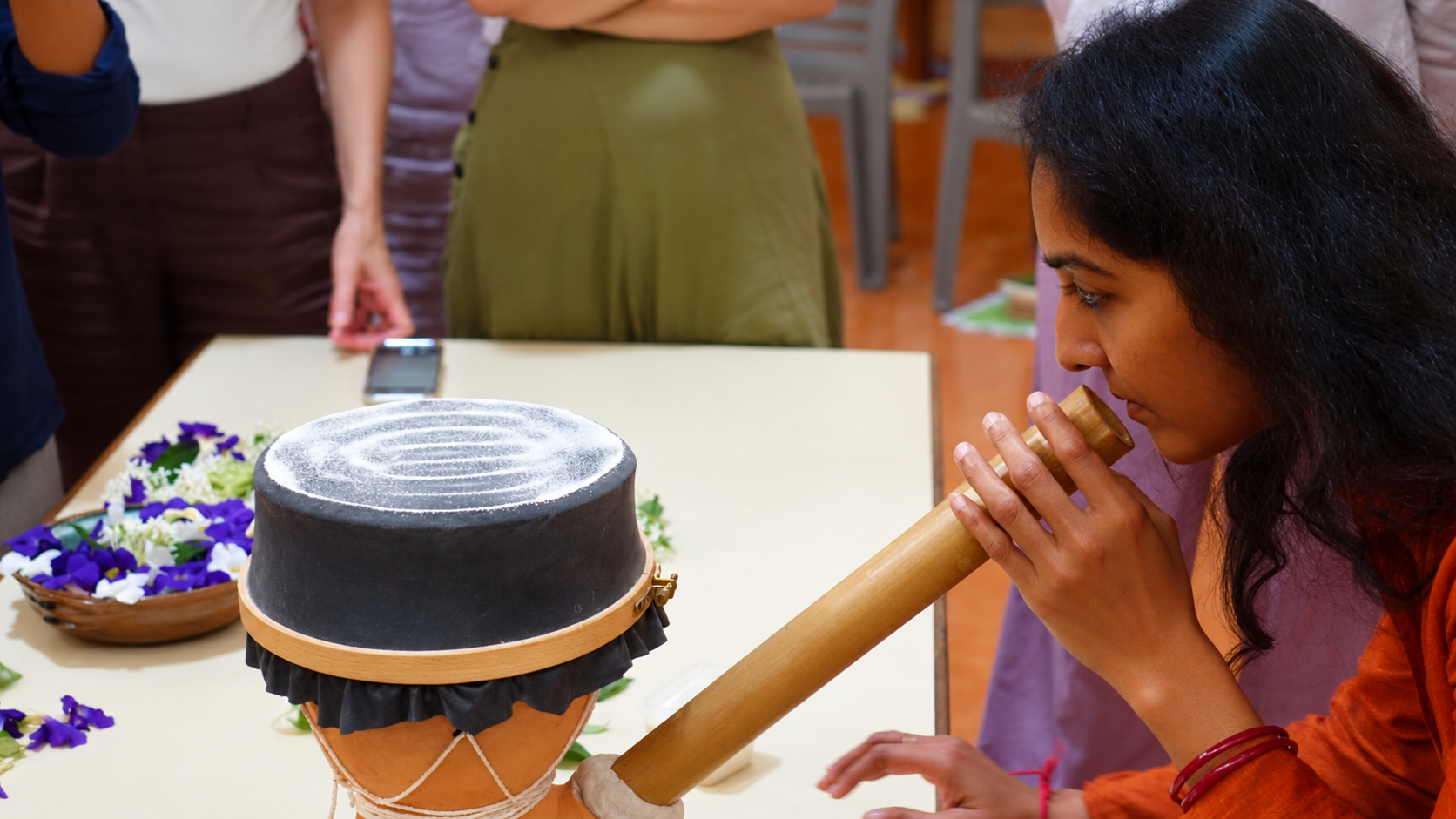 Kymatisches Experiment während eines Workshops in Auroville